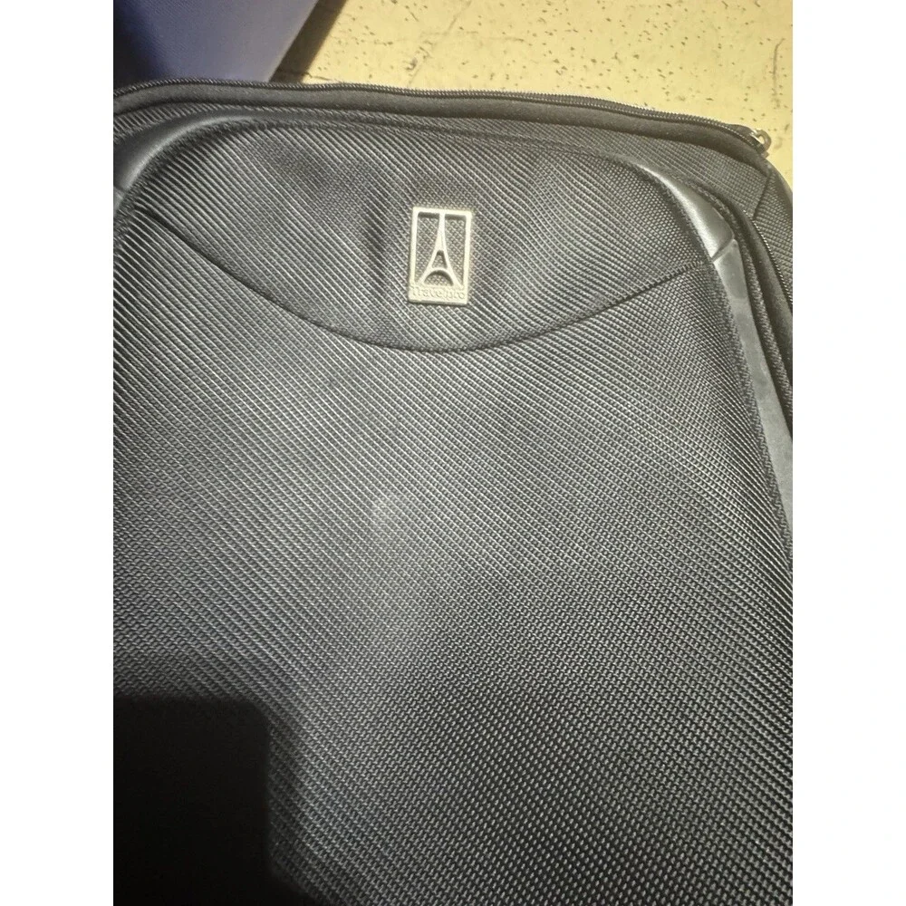 Travelpro Maxlite 5 Softside Expandable Luggage 4 Spinner Wheels 22” Carry On